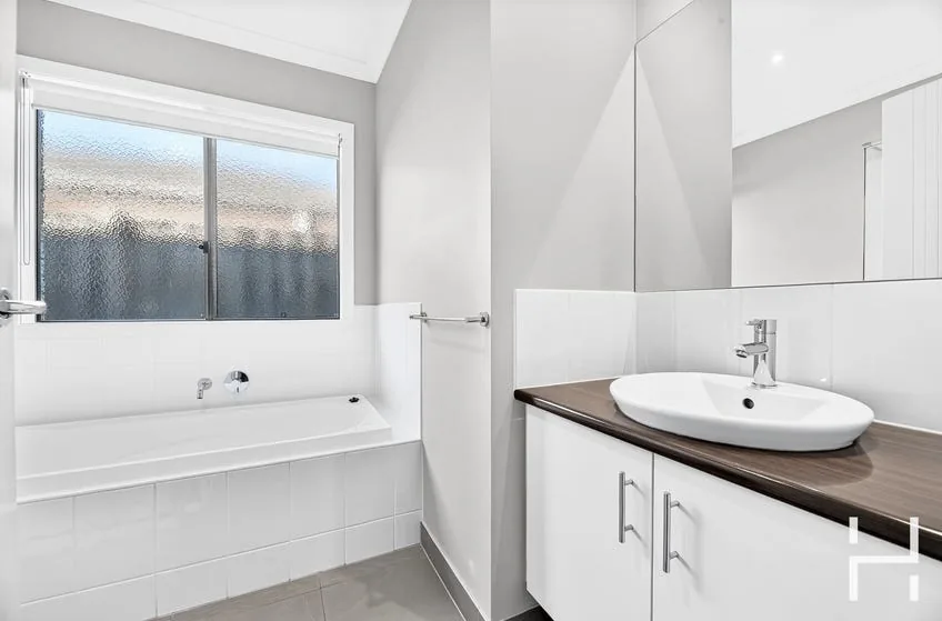 Main bathroom